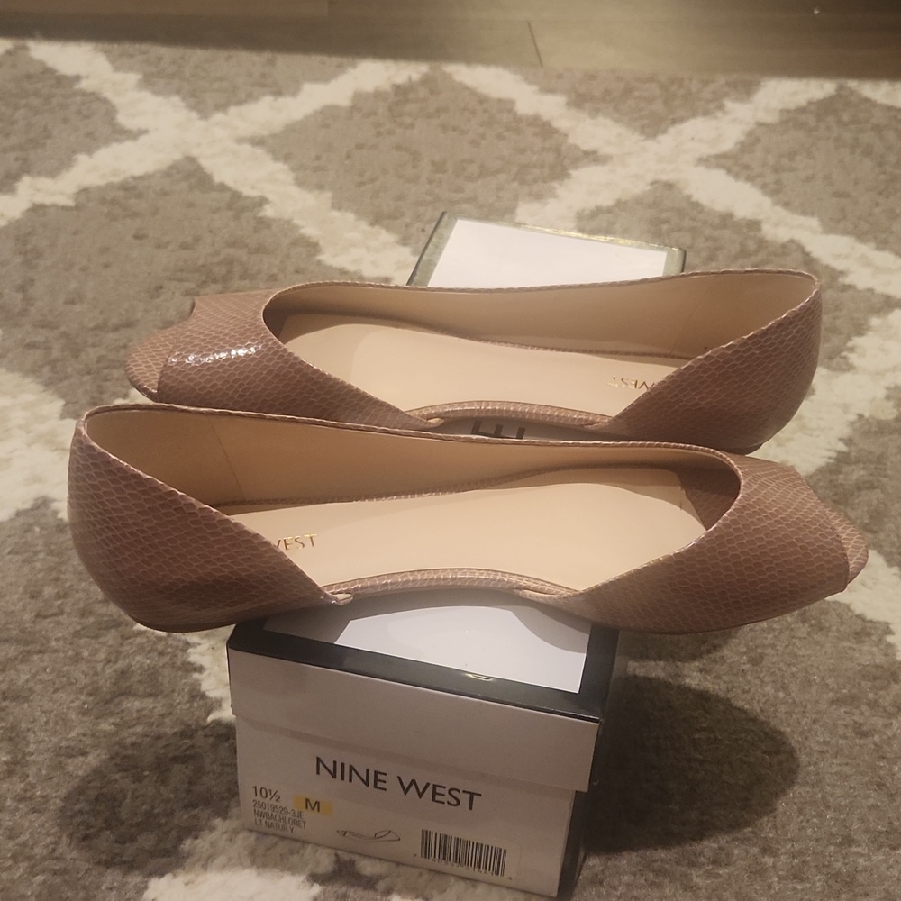 Never worn nine west open toe flats